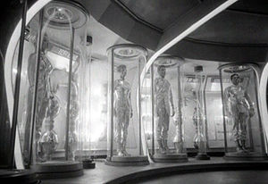 Like all Allen's productions, stylistically, the series was of high quality, featuring eye-catching silver, tapered space-suits, laser guns and a number of spectacular props and sets, including the control cabin of the Jupiter 2.